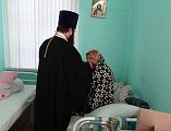 С еженедельным посещением иерей Андрей Павленков посетил Красненскую участковую больницу, отделение сестринского ухода