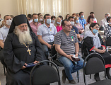 Преосвященнейший епископ Симон вручил Патриаршие и епархиальные награды медицинским сотрудникам и священнослужителям, понесшим особые труды в преодолении COVID-19