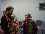 В День пожилого человека протоиерей Сергий Яценко и сестры Марфо-Мариинского сестричества посетили социально-реабилитационное отделение Центра социального обслуживания граждан пожилого возраста и инвалидов Октябрьского района