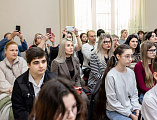 «Патриотизм – это не громкие слова, а конкретные дела – уважение к закону и забота о ближних». Епископ Симон принял участие в торжественном вручении паспортов молодым гражданам России