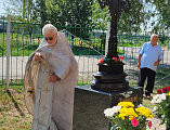 Духовенство и прихожане храма святителя Тихона Задонского ст. Кривянской почтили память своего бывшего настоятеля