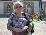 Православная молодежь поздравила жительниц города Шахты с днем святых жен-мироносиц