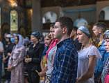 В Покровском кафедральном соборе г. Шахты состоялась встреча выпускников школ города с настоятелем храма и благочинным Александровск-Грушевского округа