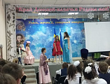 Воспитанники воскресной школы «Святоч» при храме святого благоверного князя Александра Невского г. Шахты поздравили учащихся школы № 14 г. Шахты с наступающим праздником Рождества Христова