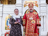 Праздник Светлого Христова Воскресения в Покровском кафедральном соборе города Шахты продолжился великой вечерней