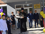 В День знаний настоятель храма благоверного князя Александра Невского города Шахты посетил торжественную линейку в городской школе