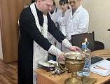 Настоятель Успенского подворья освятил противотуберкулёзный диспансер в день памяти святителя Луки Крымского