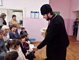 Протоиерей Александр Барановский посетил Донецкую специальную школу-интернат для детей с ограниченными возможностями
