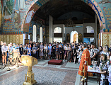 Выпускников школ города Шахты напутствовали в соборе Покрова Пресвятой Богородицы