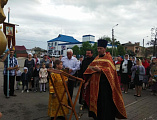 Прихожане храма Архистратига Михаила и иерей Роман в День Победы совершили крестный ход
