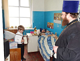 Настоятель храма апостола и евангелиста Иоанна Богослова иерей Андрей Павленков посетил  Красненскую участковую больницу