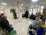 Священник поздравил подопечных социально-реабилитационного центра в селе Первомайском с Пасхой