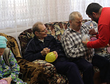 Воспитанники воскресной учебно-воспитательной группы Свято-Екатерининского прихода г. Красный Сулин посетили немощных стариков