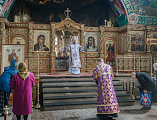 В Четверг Страстной седмицы Преосвященнейший епископ Симон совершил Божественную литургию святителя Василия Великого в Покровском кафедральном соборе г. Шахты
