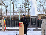 Протоиерей Роман Амплеев принял участие в митинге, посвященном 80-летию освобождения Новошахтинска от фашистских захватчиков