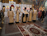 Великая Рождественская вечерня продолжила светлый праздник в Покровском кафедральном соборе города Шахты