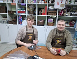 Инклюзивная мастерская поселка Каменоломни передала тёплые подарки бойцам СВО