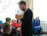 Беседа в доме престарелых поселка Садовый