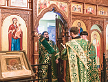 Праздничную Литургию по случаю престольного дня храма святой Ксении Петербургской г. Шахты возглавил Преосвященнейший Симон, епископ Шахтинский и Миллеровский
