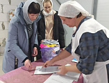Работа на приходском гуманитарном складе продолжается