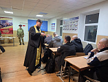  Клирик Покровского храма г. Новошахтинска благословил новобранцев на ратное служение