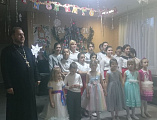 Протоиерей Роман Мясников и воспитанники воскресной школы при храме святой Ксении Петербургской поздравили постояльцев Дома престарелых пос. Садовый с Рождеством