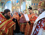Пасхальной вечерней продолжилось торжество Светлого Христова Воскресенья в Покровском кафедральном соборе г. Шахты