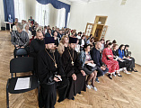 В актовом зале Свято-Георгиевской православной школы Ростова-на-Дону, состоялась конференция педагогов воскресных школ по реализации проекта «Взаимопосещение занятий педагогами воскресных школ и учебно-воспитательных групп приходов Ростовской-на-Дону епар