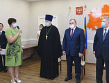 В г. Красный Сулин заместитель председателя Донского парламента, глава Администрации Красносулинского района, представитель Шахтинской епархии и Общественного совета Главка Донской полиции поздравили медиков, работников культуры и социальной сферы 