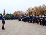 На площади Покровского кафедрального собора города Шахты прошло построение лучшего кадетского корпуса в России по случаю торжественной церемонии присяги и вручения первых погон молодым кадетам
