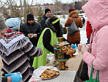 В прощеное воскресенье на площади перед Донским храмом г. Новошахтинска состоялись народные гуляния, посвященные Масленице