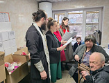Пасхальная радость для обездоленных: священнослужители и хор посетили социальный центр в Шахтах