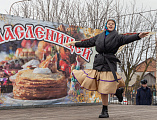 В прощеное воскресенье на Соборной площади города Шахты состоялись народные гуляния, посвященные Масленице «Гуляет русская душа»