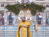 Преосвященнейший епископ Симон совершил воскресную Божественную литургию в храме Архистратига Михаила поселка Каменоломни