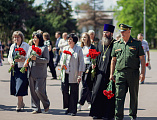 Молитва и память: Церковь с теми, кто защищал Отечество. В городе Шахты почтили память ветеранов боевых действий