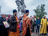Прихожане храма Архистратига Михаила ст. Вешенской и иерей Роман в День Победы совершили крестный ход
