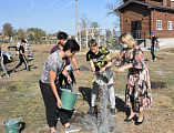 В день древонасаждения в хут. Красный Багаевского района при инициативе иерея Андрея Павленкова был заложен Покровский парк