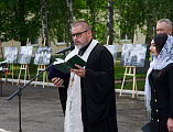 Иерей Евгений Поцелуев благословил выпускников Шахтинского казачьего кадетского корпуса