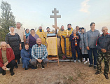 Молебен у Поклонного креста в селе Верхнегреково Кашарского благочиния   
