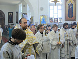 В Троицкую родительскую субботу Преосвященнейший епископ Симон совершил Божественную литургию в храме Архистратига Михаила г. Новошахтинска