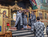 Преосвященнейший епископ Симон совершил вечерню с чином выноса Плащаницы