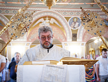 Епископ Шахтинский и Миллеровский Симон и митрополит Саратовский и Вольский Игнатий совершили Божественную литургию в Свято-Троицком кафедральном соборе Саратова