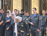 В Покровском кафедральном соборе города Шахты совершили богослужение с участием сотрудников пожарно-спасательной службы