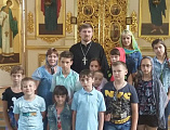 Воспитанники учебно-воспитательной группы Екатерининского Архиерейского подворья г. Красный Сулин посетили храмы и другие памятные места г. Каменск-Шахтинский