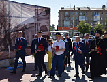 9 мая протоиерей Сергий Яценко возложил цветы к монументу памяти воинов Великой Отечественной войны