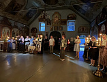 Ночная молитва в Шахтах: в Покровском храме совершили акафист святителю Николаю Чудотворцу