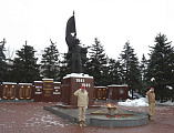 Благочинный приходов Нижнедонского округа принял участие в торжественной церемонии возложения цветов на площади 50-летия Победы пос. Каменоломни