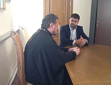 Протоиерей Владимир Иванов встретился с руководителем отдела администрации города Шахты по молодежной политике