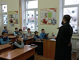 Детям - о вере: исполняющий обязанности настоятеля Свято-Андреевского храма города Миллерово побеседовал с учениками школы № 2