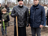 Епископ Симон принял участие в весеннем Дне древонасаждения и субботнике в городе Шахты